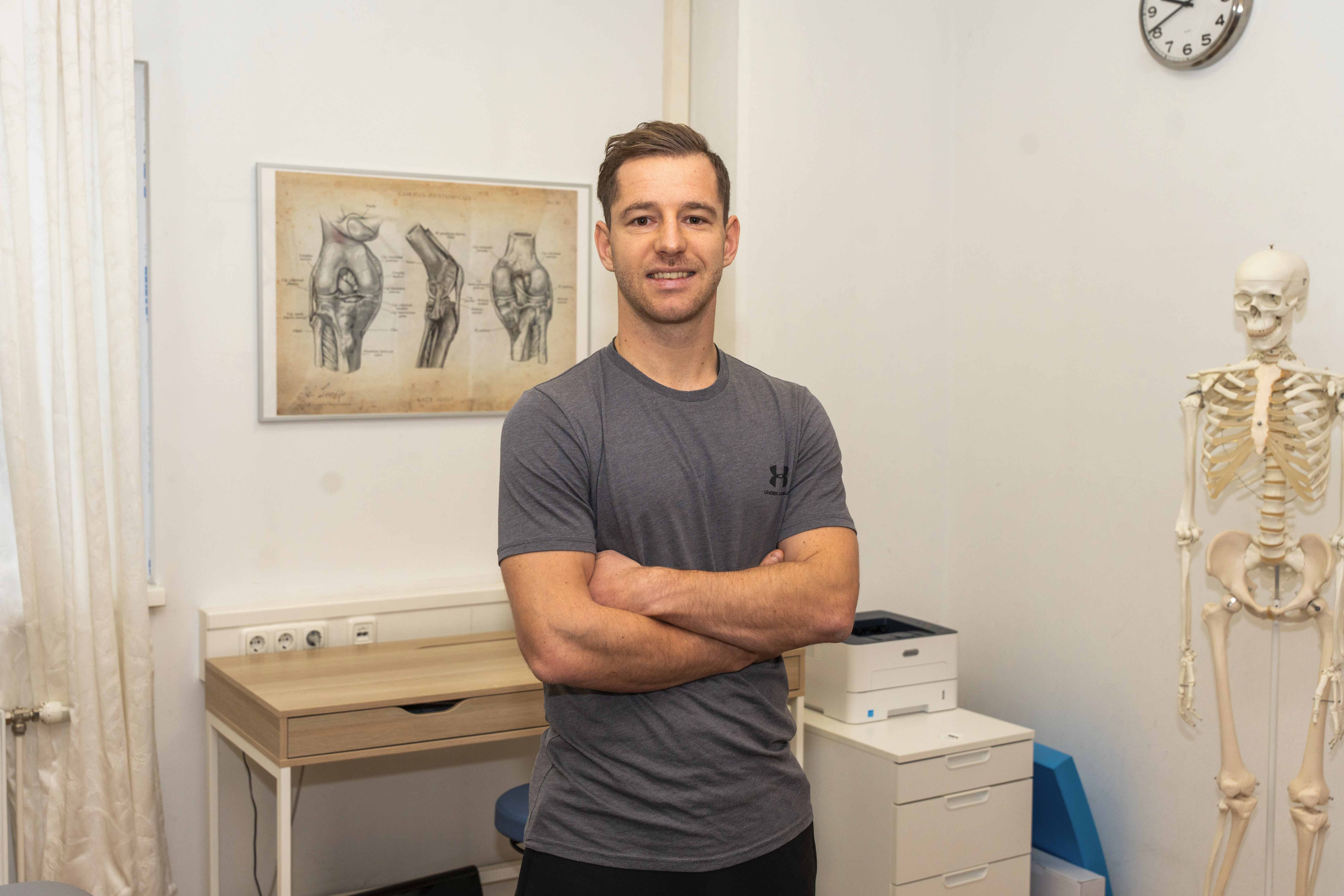 Martin Adlesgruber in seiner Praxis